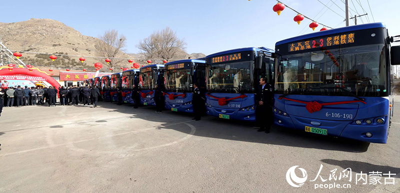 23路公交线路开通现场。呼和浩特市公交公司供图